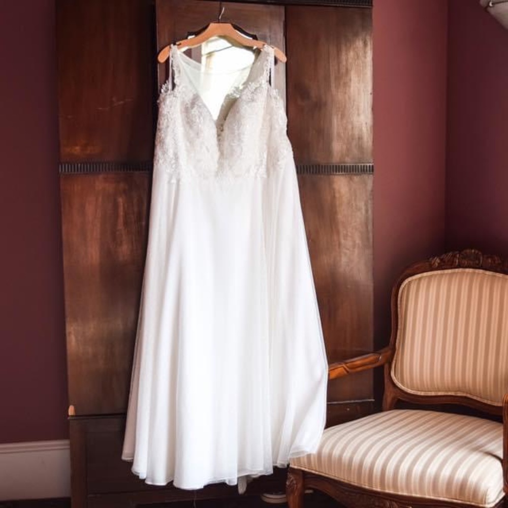 Plus size wedding dress